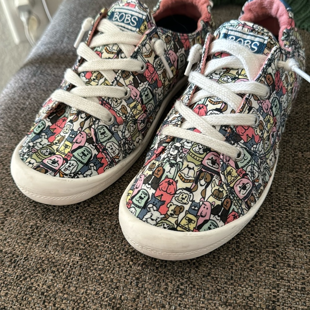 BOB’S women’s DOG DESIGN shoes size 8. Great condition!